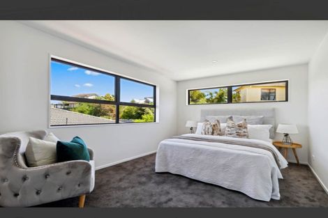 Photo of property in 12 Woodhouse Place, West Harbour, Auckland, 0618