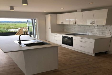 Photo of property in 35 Kowhai Street, Helensville, 0800