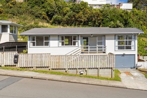 Photo of property in 96 Beazley Avenue, Paparangi, Wellington, 6037
