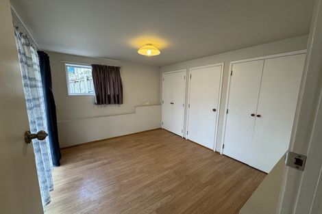 Photo of property in 18 Normanton Street, Glenfield, Auckland, 0629