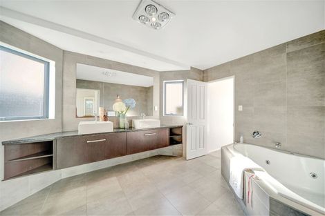 Photo of property in 41 Aberdeen Road, Castor Bay, Auckland, 0620