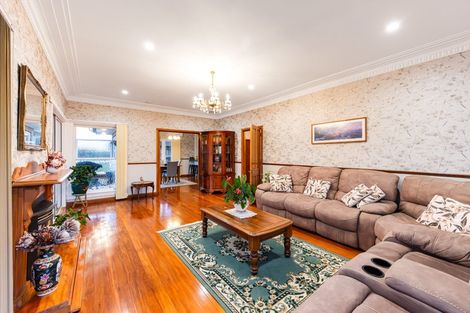 Photo of property in 148a Cliff View Drive, Green Bay, Auckland, 0604