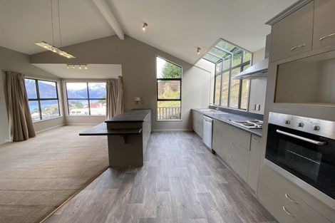 Photo of property in 6a Scott Place, Fernhill, Queenstown, 9300