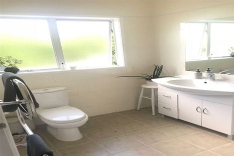 Photo of property in 17 Lyndhurst Road, Te Atatu South, Auckland, 0610