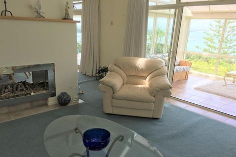 Photo of property in 1a Tizard Road, Birkenhead, Auckland, 0626