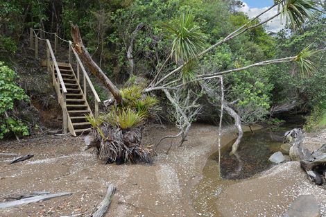 Photo of property in 43 Tahunatapu Road, Parua Bay, Whangarei, 0174