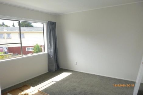 Photo of property in 8 St Catherine Crescent, West Harbour, Auckland, 0618