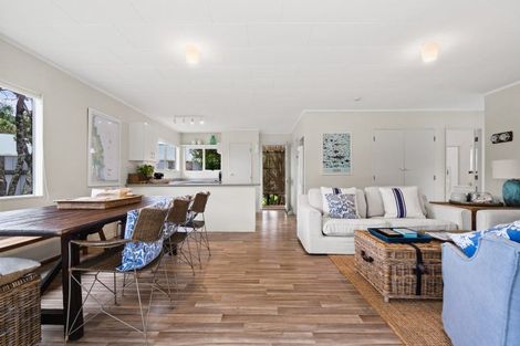 Photo of property in 8 Ringer Avenue, Matapouri, Whangarei, 0173