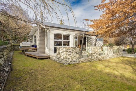 Photo of property in 1 Mcdonnell Road, Arrowtown, 9302