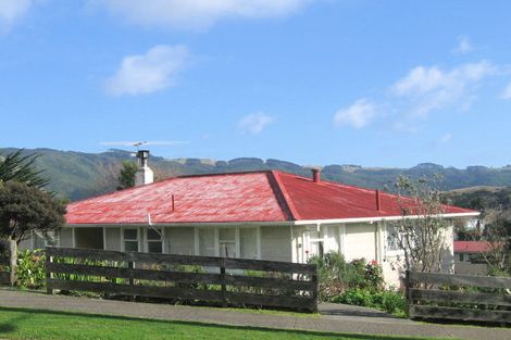 Photo of property in 6 Dorset Grove, Cannons Creek, Porirua, 5024