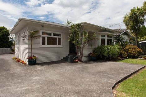 Photo of property in 261 Campbell Road, Greenlane, Auckland, 1061