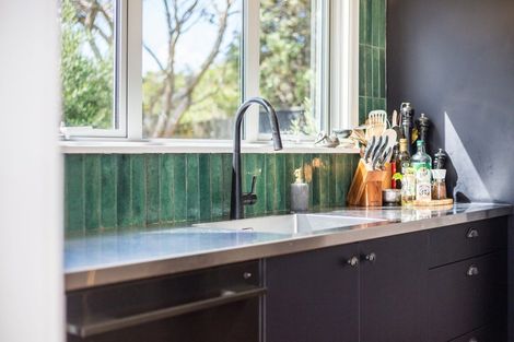 Photo of property in 138 Mana Esplanade, Paremata, Porirua, 5026