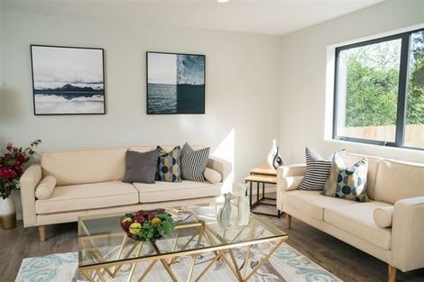 Photo of property in 11 Younger Lane, Massey, Auckland, 0614