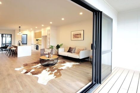 Photo of property in 15 Mina Way, Browns Bay, Auckland, 0630