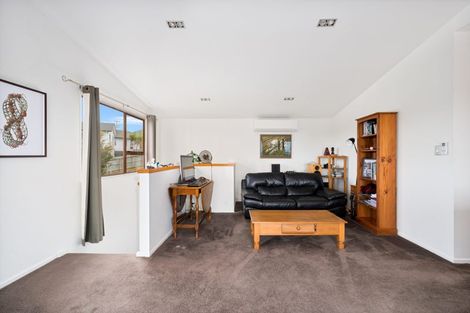 Photo of property in 1 Cron Avenue, Te Atatu South, Auckland, 0610