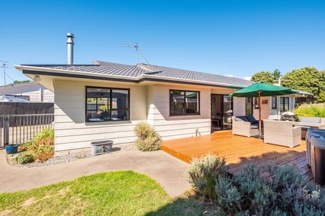 Photo of property in 37 Campbell Avenue, Paraparaumu, 5032