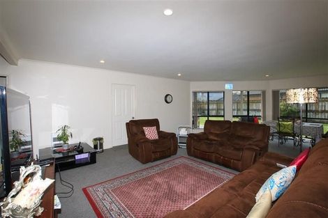 Photo of property in 86 Redcastle Drive, East Tamaki, Auckland, 2013