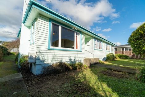 Photo of property in 18 Beauchamp Street, Tawa, Wellington, 5028