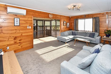 Photo of property in 156 Carnoustie Drive, Wattle Downs, Auckland, 2103
