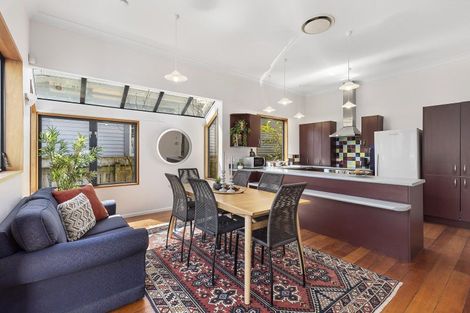 Photo of property in 302 The Parade, Island Bay, Wellington, 6023