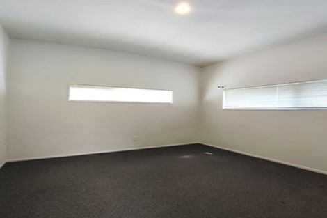 Photo of property in 631a Glenfield Road, Totara Vale, Auckland, 0629