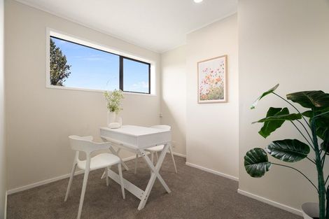 Photo of property in 2/21 Walter Strevens Drive, Conifer Grove, Takanini, 2112