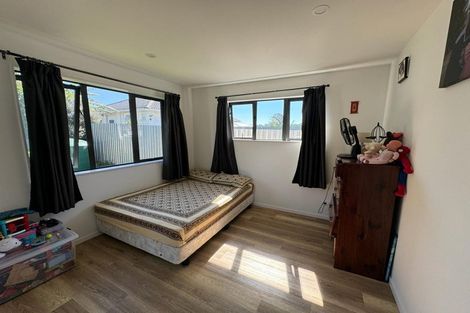 Photo of property in 20 Tamariki Avenue, Kelston, Auckland, 0602