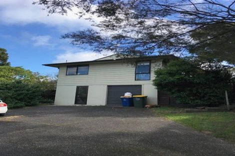 Photo of property in 2/4 Elizabeth Drive, West Harbour, Auckland, 0618