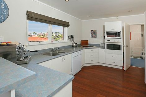 Photo of property in 14a Bridge Avenue, Te Atatu South, Auckland, 0610