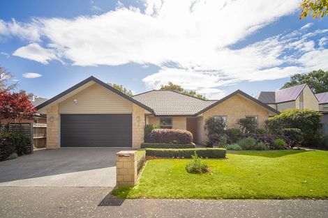 Photo of property in 4 The Oval, Hillmorton, Christchurch, 8024