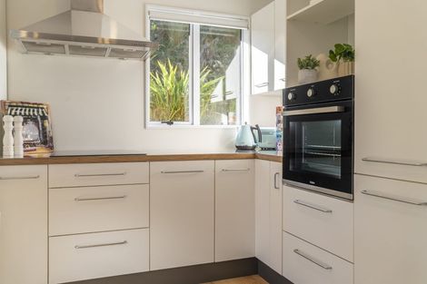 Photo of property in 13 Wakely Road, Newlands, Wellington, 6037