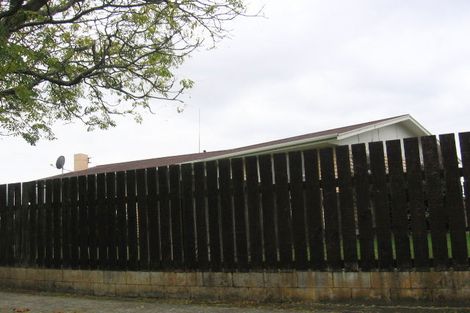 Photo of property in 1 Ellesmere Crescent, Highbury, Palmerston North, 4412