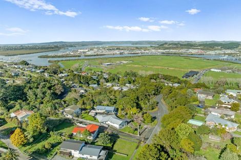 Photo of property in 10 Memorial Drive, Parahaki, Whangarei, 0112