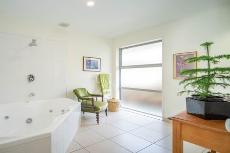 Photo of property in 4 The Oval, Hillmorton, Christchurch, 8024