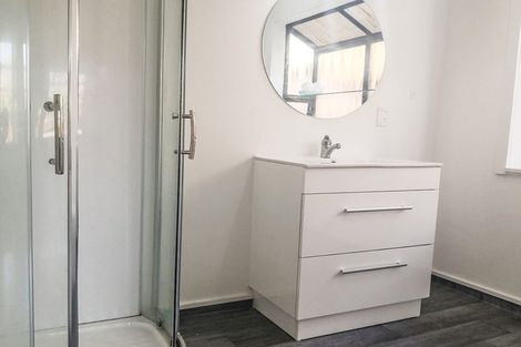 Photo of property in 76 Manuka Road, Glenfield, Auckland, 0629