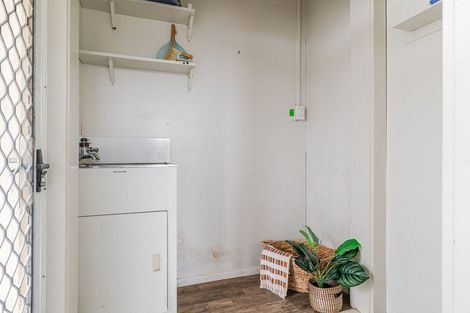 Photo of property in 10 Stoke Place, Awapuni, Palmerston North, 4412