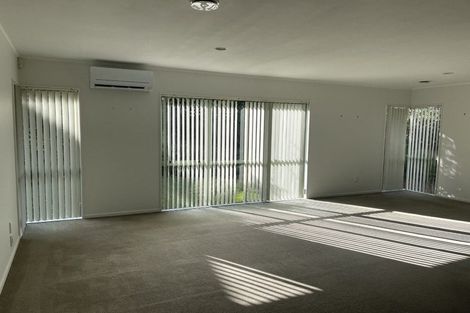 Photo of property in 38 Harbour Lights Close, West Harbour, Auckland, 0618