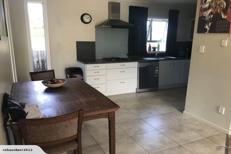 Photo of property in 2/20 Hutchinsons Road, Bucklands Beach, Auckland, 2014