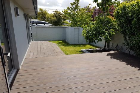 Photo of property in 2/32a Gleneagles Terrace, Ilam, Christchurch, 8053