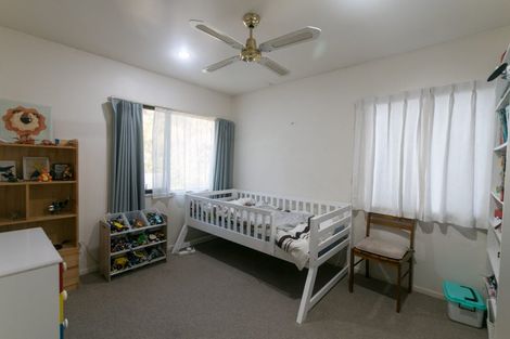 Photo of property in 42 Caribbean Drive, Unsworth Heights, Auckland, 0632