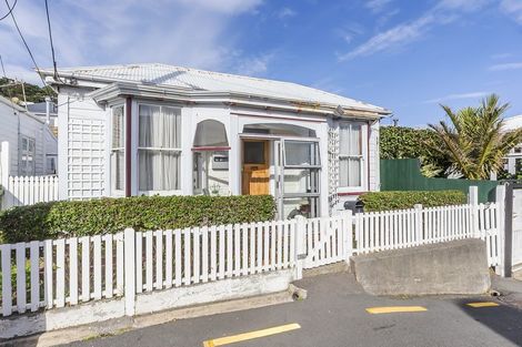 Photo of property in 2 Prince Street, Mount Victoria, Wellington, 6011