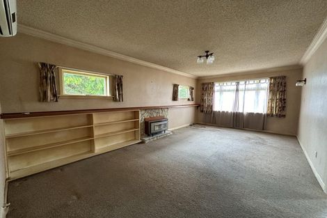 Photo of property in 72 Queenwood Road, Levin, 5510