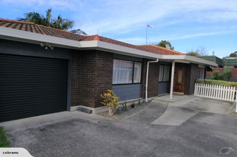 Photo of property in 3/98 Roberts Road, Te Atatu South, Auckland, 0610
