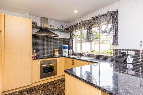 Photo of property in 10 Villino Place, Randwick Park, Auckland, 2105