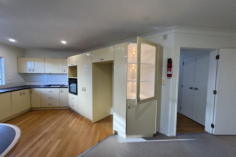 Photo of property in 4 Highgrove Lane, Totara Vale, Auckland, 0632