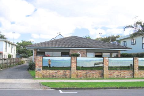 Photo of property in 2/2 The Esplanade, Eastern Beach, Auckland, 2012