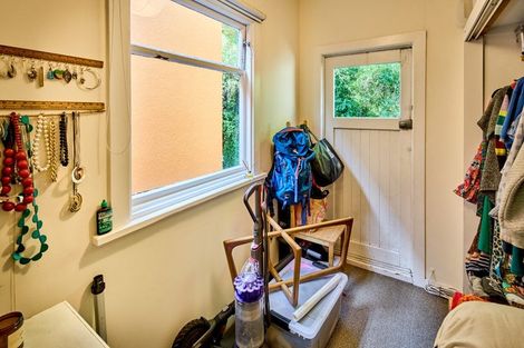 Photo of property in 122 Oriental Parade, Oriental Bay, Wellington, 6011