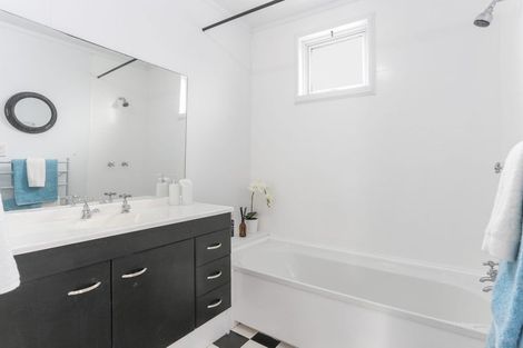 Photo of property in 1/39 Stottholm Road, Titirangi, Auckland, 0604