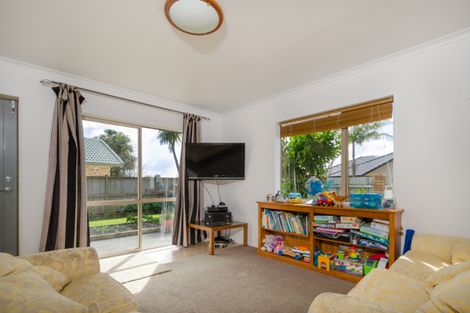 Photo of property in 114f Colwill Road, Massey, Auckland, 0614