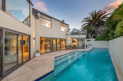 Photo of property in 2/124 Esplanade, Sumner, Christchurch, 8081